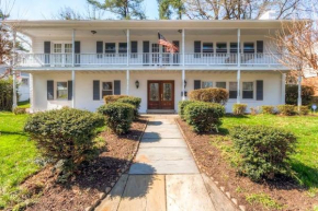 Southern-Style Home with Luxe Kitchen 15 Min to DC!